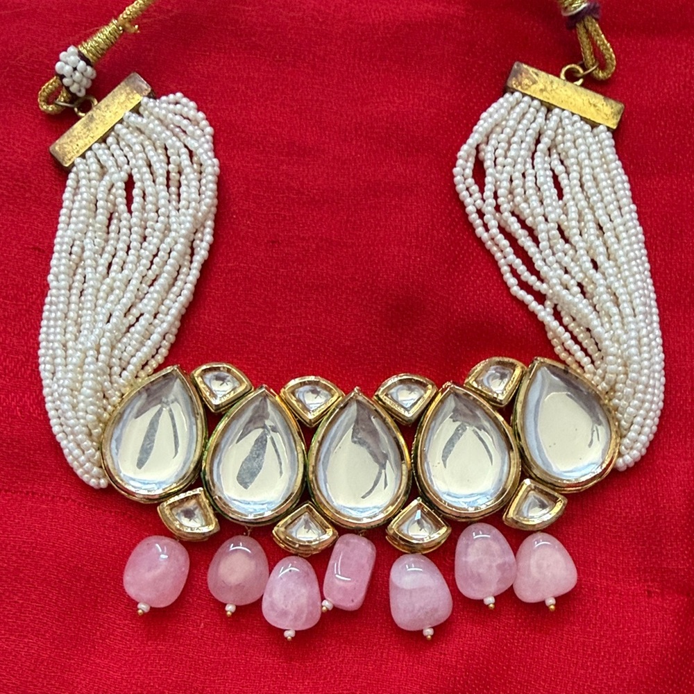 Elegant Gold and White Necklace